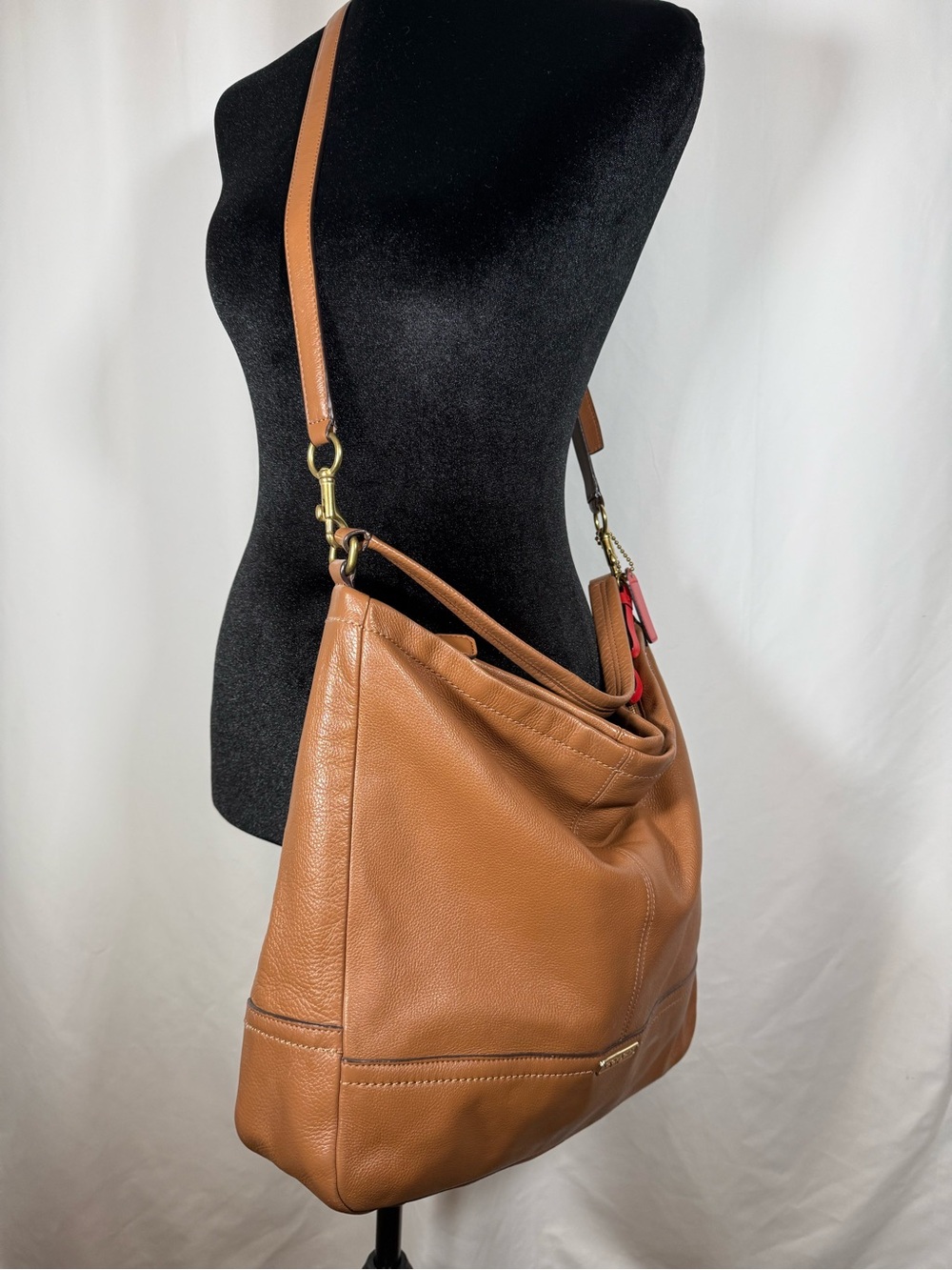 Coach Tan Leather Hobo with Red Tag Accent - Picture 3 of 7